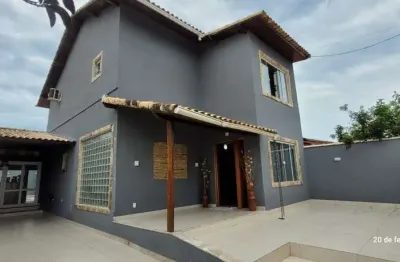 Casa Duplex de Alto Padrão na Quadra da Praia - Um Paraíso à Beira-Mar!
