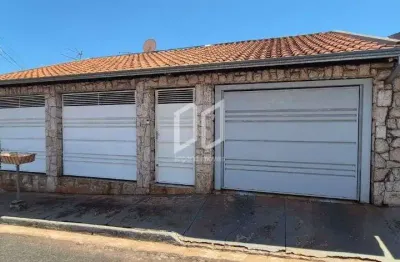 Casa com 3 quartos à venda na Rua Baltazar Jesuíno de Oliveira Barreto, 98, Yolanda Opice, Araraquara