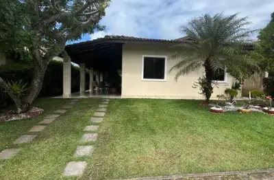 Casa térrea no condomínio maanaim - abrantes 3/4 sendo uma suíte com energia solar.