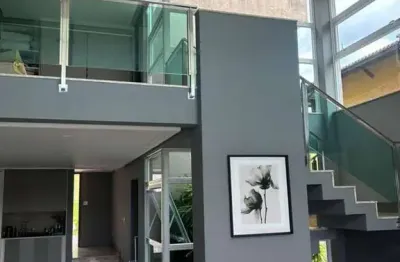 Casa no alphaville salvador 2 — exclusividade e qualidade de vida em um dos endereços mais cobiçados da região.