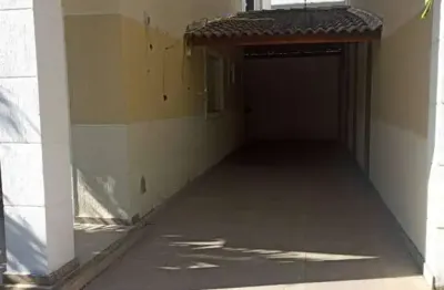 Casa em condomínio com 3/4 no centro de lauro de freitas.