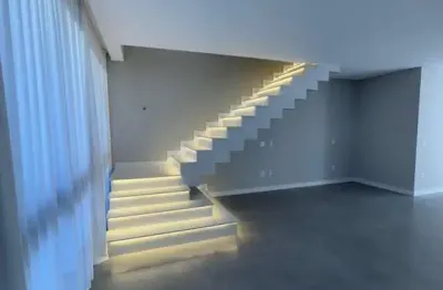 Casa de luxo à venda em camboriú-sc, bairro rio pequeno: 3 quartos, 3 suítes, 3 salas, 4 banheiros, 2 vagas de garagem, 310,00m².