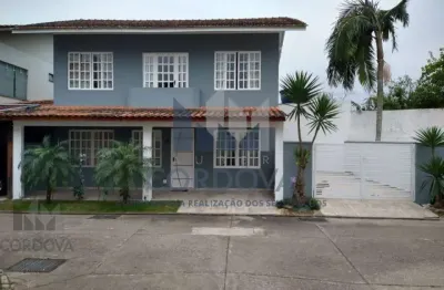 Casa em condomínio à venda no centro de balneário camboriú-sc: 3 quartos, 1 suíte, 2 salas, 2 banheiros, 3 vagas, 120m².