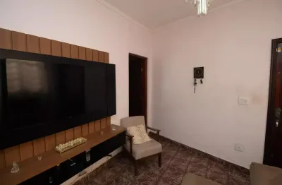 Oportunidade casa espaçosa em rua tranquila - perto do metrô tucuruvi!