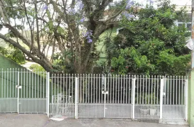 Casa ampla com jardim à venda – conforto, espaço e ótima localização.