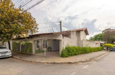 Casa térrea na zona Oeste de Sorocaba/SP - 3dorm, área social com piscina, churrasqueira e forno a lenha
