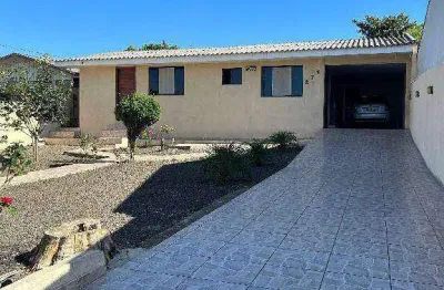 Linda casa com terreno grande, três quartos, sala, cozinha, garagem com churrasqueira, na vila bela - guarapuava