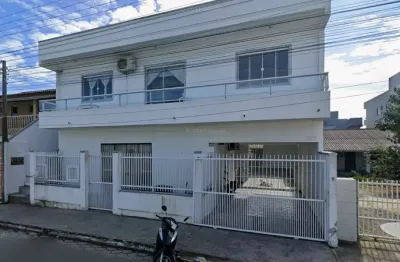 Casa + sala comercial + apartamento centro de navegantes 700 metros da praia