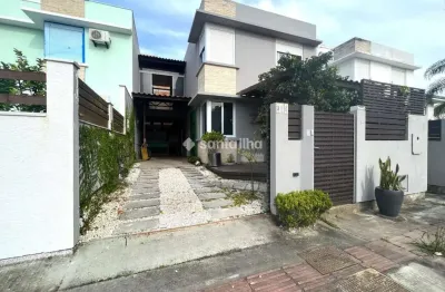 Casa com 3 quartos à venda na Rua Todas as Luas, 31, Campeche, Florianópolis por R$ 1.100.000