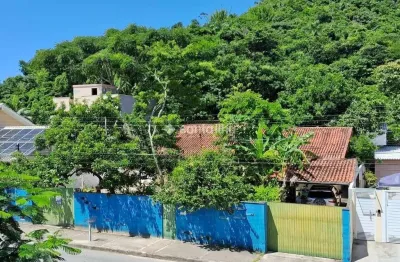 Casa em condomínio fechado com 4 quartos à venda na Rua Pau de Canela, 640, Rio Tavares, Florianópolis por R$ 1.350.000