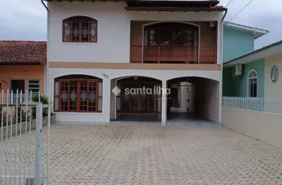 Casa com 7 quartos à venda na Avenida Governador Jorge Lacerda, 1928, Costeira do Pirajubaé, Florianópolis por R$ 1.490.000