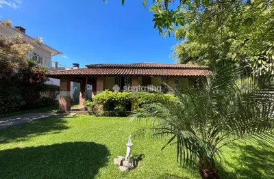 Casa comercial para alugar na Avenida Pequeno Príncipe, 2011, Campeche, Florianópolis por R$ 23.000