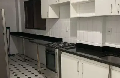Cobertura duplex com piscina, para venda e locação com 3 quartos, sendo1 suíte, em frente à pracinh