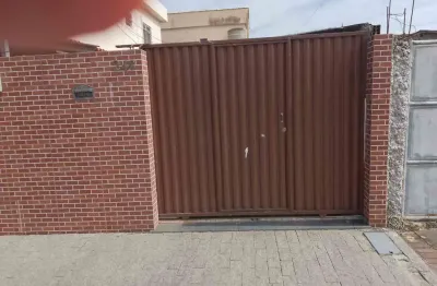 Casa à venda no parque caju – quintal amplo e localização estratégica próxima ao shopping partage -