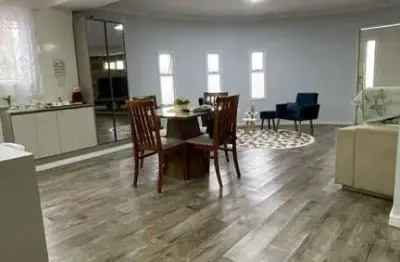 Casa à venda com 4 dormitórios com 8 vagas. piscina e espaço gourmet com jardim.  conforto, estilo