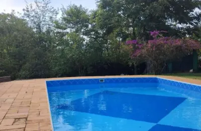 Chácara à venda com 3 quartos, porteira fechada, Água Espraiada (Caucaia do Alto), Cotia, SP