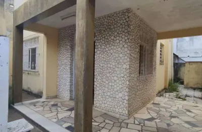 Duas casas em um só terreno –  oportunidade de investimento - em vila no parque caju, campos dos go