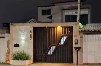 Triplex à venda com piscina, energia solar e 4 quartos (1 suíte com hidro) – conforto e economia -