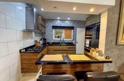 Sobrado à venda no maitinga – 105 m² | 3 dorms, piscina privativa, a 100m da praia