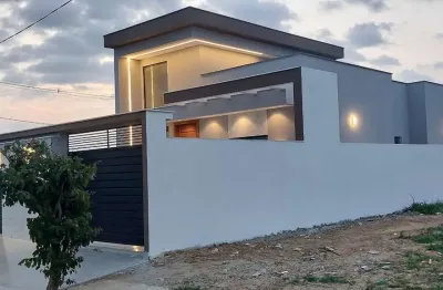 Casa linda à venda, cidade jardim com 3 quartos, sendo 1 suíte, campos dos goytacazes, rj