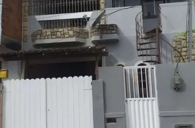 Casa à venda com 4 quartos, sendo 1 suíte, parque presidente vargas, campos dos goytacazes, rj
