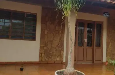 Casa com piscina e edícula à venda no jardim maria do carmo – zona norte de londrina/pr