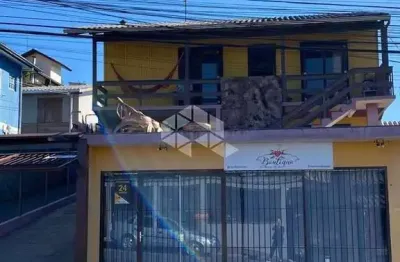 Casa à venda com 4 dormitórios, 2 vagas, Santo Antônio, Caxias do Sul, RS