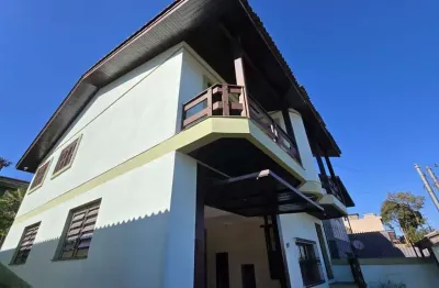 Sobrado à venda com 3 dormitórios, sendo 1 suíte, 3 vagas,   Jardim das Hortências, Caxias do Sul,