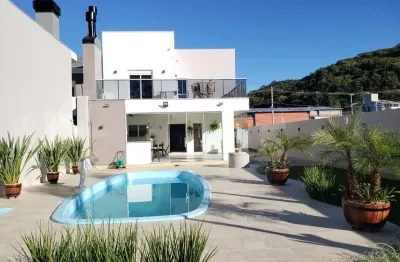 Casa com 3 quartos à venda no Pio X, Caxias do Sul 