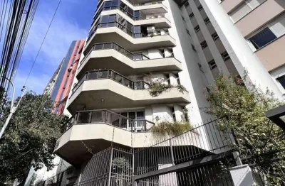 Apartamento à venda com 3 dormitórios, sendo 1 suíte, 2 vagas,  Centro, Caxias do Sul, RS
