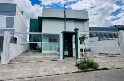 Casa à venda com 3 dormitórios, sendo 1 suíte, 2 vagas, São Luiz, Caxias do Sul, RS