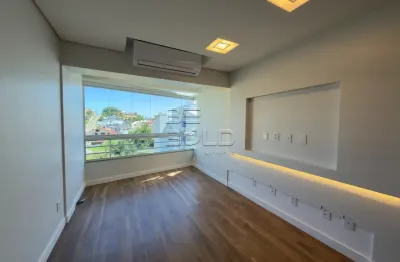 Apartamento 3 dormitórios reformado com ótima localização no abraão