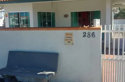 Linda casa térrea a 40m da praia barra do saí guaratuba 3 dorm
