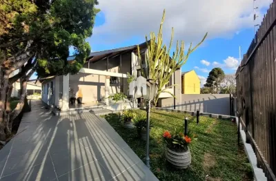 Linda casa no bairro tarumã 4 quartos 4 vagas amplo quintal com piscina