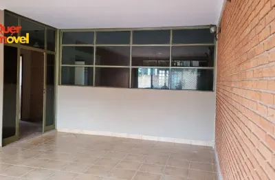 Casa à venda no centro de cravinhos-sp com 3 quartos, 1 suíte e 275m² - quer imóvel negócios imobiliários.
