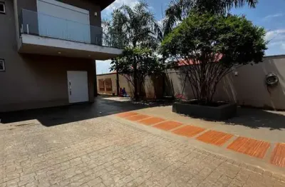 Imperdível! casa à venda em cravinhos-sp, 3 quartos, 1 suíte, 2 salas, 3 banheiros, 4 vagas de garagem, 170m². aproveite!