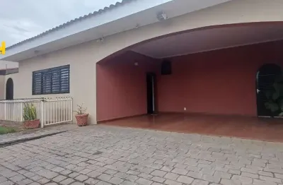 Imperdível casa à venda em Ribeirão Preto-SP, no bairro Parque Residencial Lagoinha! 3 quartos, 1 suíte, 1 sala, 2 banheiros, 4 vagas de garagem e 220m² de área. Confira!