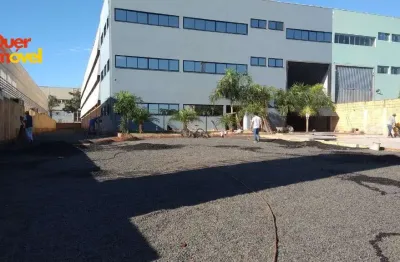 Galpão comercial com 3 salas, 4 banheiros e 10 vagas de garagem em cravinhos-sp - 1.550,00 m² de área