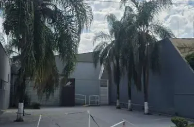 Imóvel Comercial Espaçoso no Jardim Sumaré, Ribeirão Preto-SP: 10 salas, 4 banheiros, 10 vagas de garagem, 595m². Agende uma visita! Quer Imóvel Negócios Imobiliários!