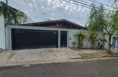 Casa térrea bairro jardim elite 321m2 de construção 375m2  de terreno