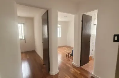 Lindo Apartamento totalmente reformado ao lado próximo a o metrô Marechal, próximo ao shopping pateo higienópolis, hospital Samaritano, praças, grandes avenidas, faculdades, meio de transportes próxim