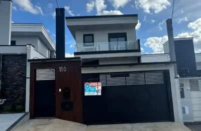 Vendo ,sobrado localizado no carmela iii  em guarulhos são paulo  possui  piscina! casa linda e espaçosa com acabamento de primeira!  valor 1.200.000,00 mil aceito financiamento bancário  aceito fgts