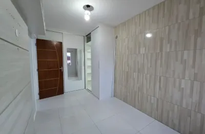 Apartamento com suíte e mobilia por de r$ 399 mil perto do campeche!