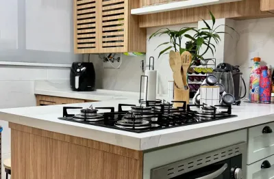 Partamento mobiliado com 2 quartos e suíte no centro de palhoça - r$ 699 mil