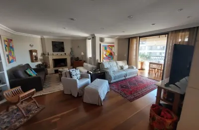 Belo apartamento espaçoso e aconchegante, em local privilegiado no Campo Belo!!