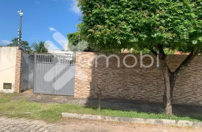 Casa com quintal bem amplo à poucos metros da av. maria lacerda montenegro
