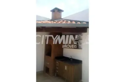 Casa em condomínio fechado com 3 quartos para alugar no Umuarama, Uberlândia  por R$ 2.200