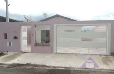 Casa para Venda em Águas de São Pedro, Jardim Iporangaba, 3 dormitórios, 1 suíte, 1 banheiro, 2 vagas