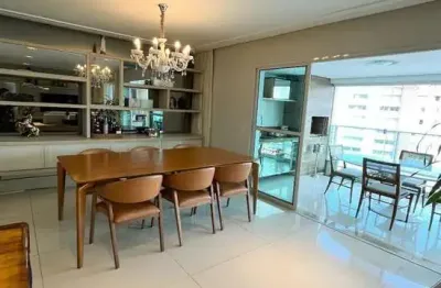 Oportunidade imperdível no farol da ilha! 239m² com vista panorâmica para o mar