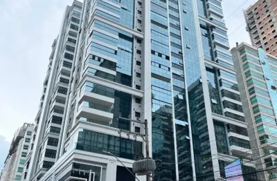 Apartamento com 4 quartos à venda na Rua 240, 360, Meia Praia, Itapema